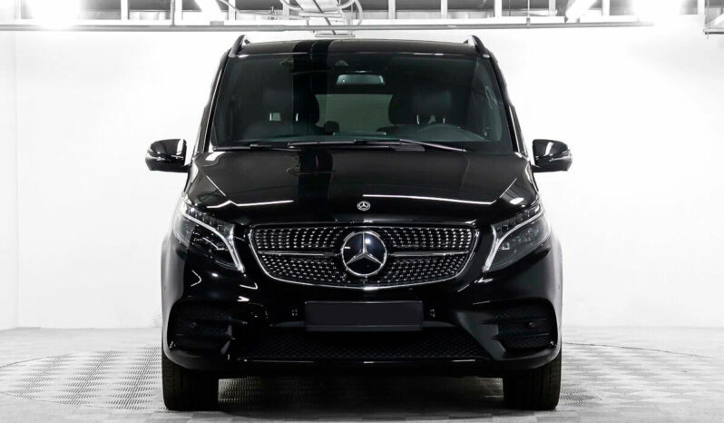 
								Mercedes-Benz V-Class L 300 d Long, 2023 full									